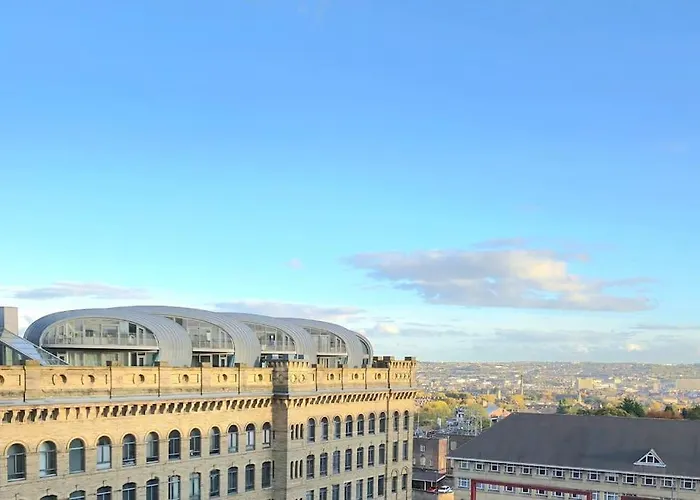 Modern Duplex Penthouse Panoramic Views & Parking