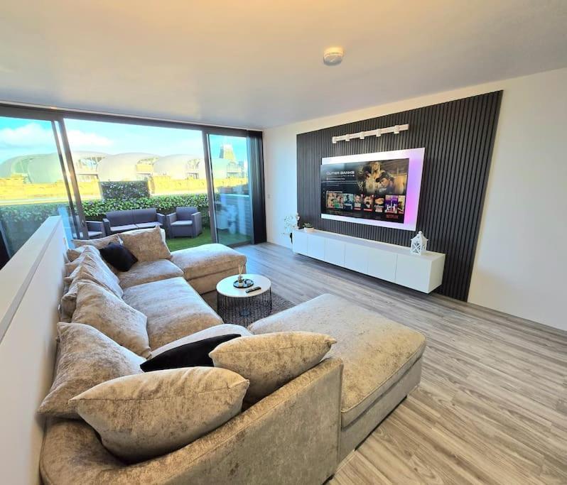 Modern Duplex Penthouse Panoramic Views & Parking Bradford (West Yorkshire)